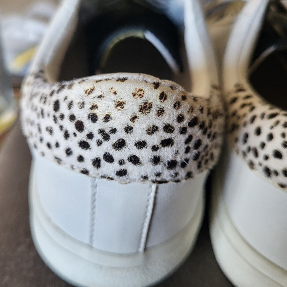 Vintage Havana White and Silver Star Sneakers - Picture 10 of 16